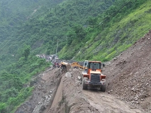 Narayanghat-Mugling road obstructed after landslide