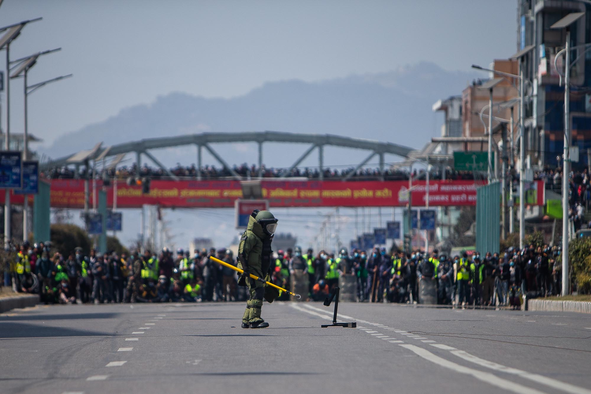 A suspicious object in front of the Parliament Building