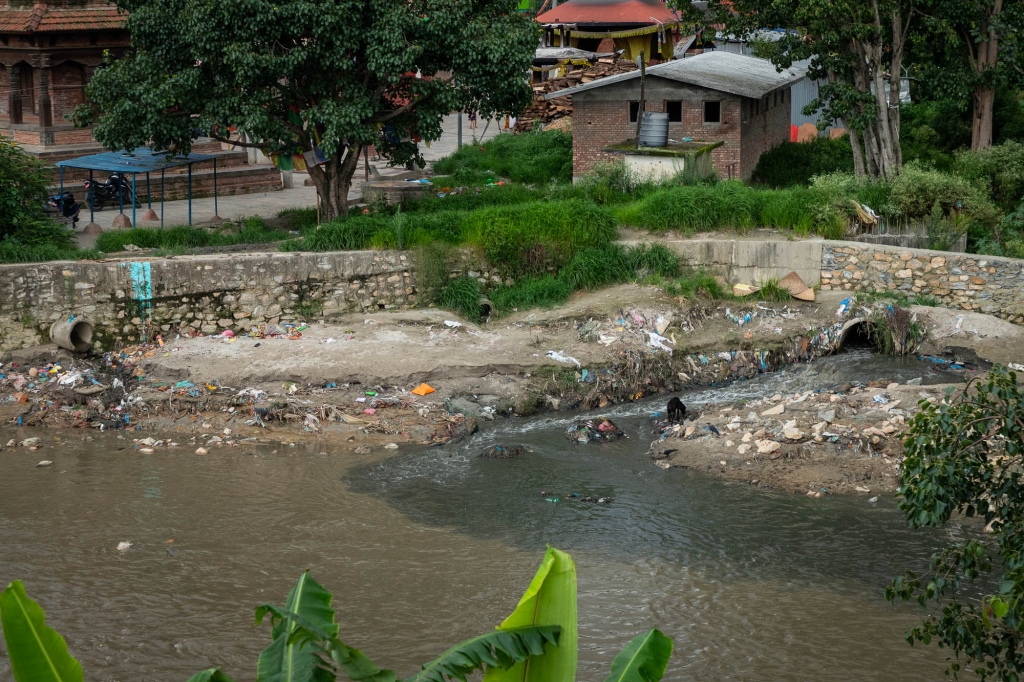 Wastewater mixes with Bagmati River near Teku, Kathmandu. (Image: Nishant Singh Gurung / Aawaaj News)